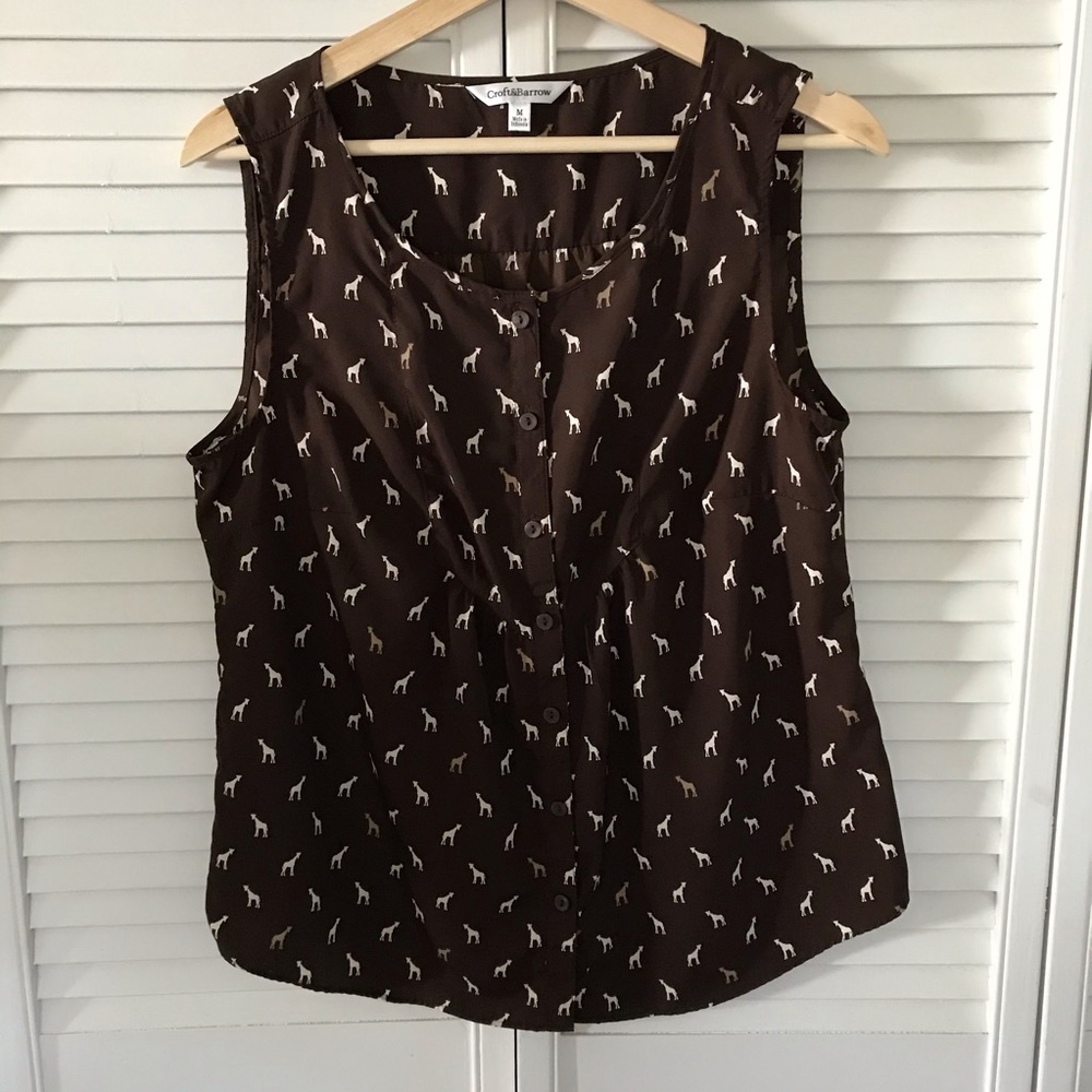 Adorable giraffe patterned blouse brown M